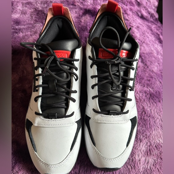 ❌SOLD❌ REEBOK KICKS - Picture 2 of 5